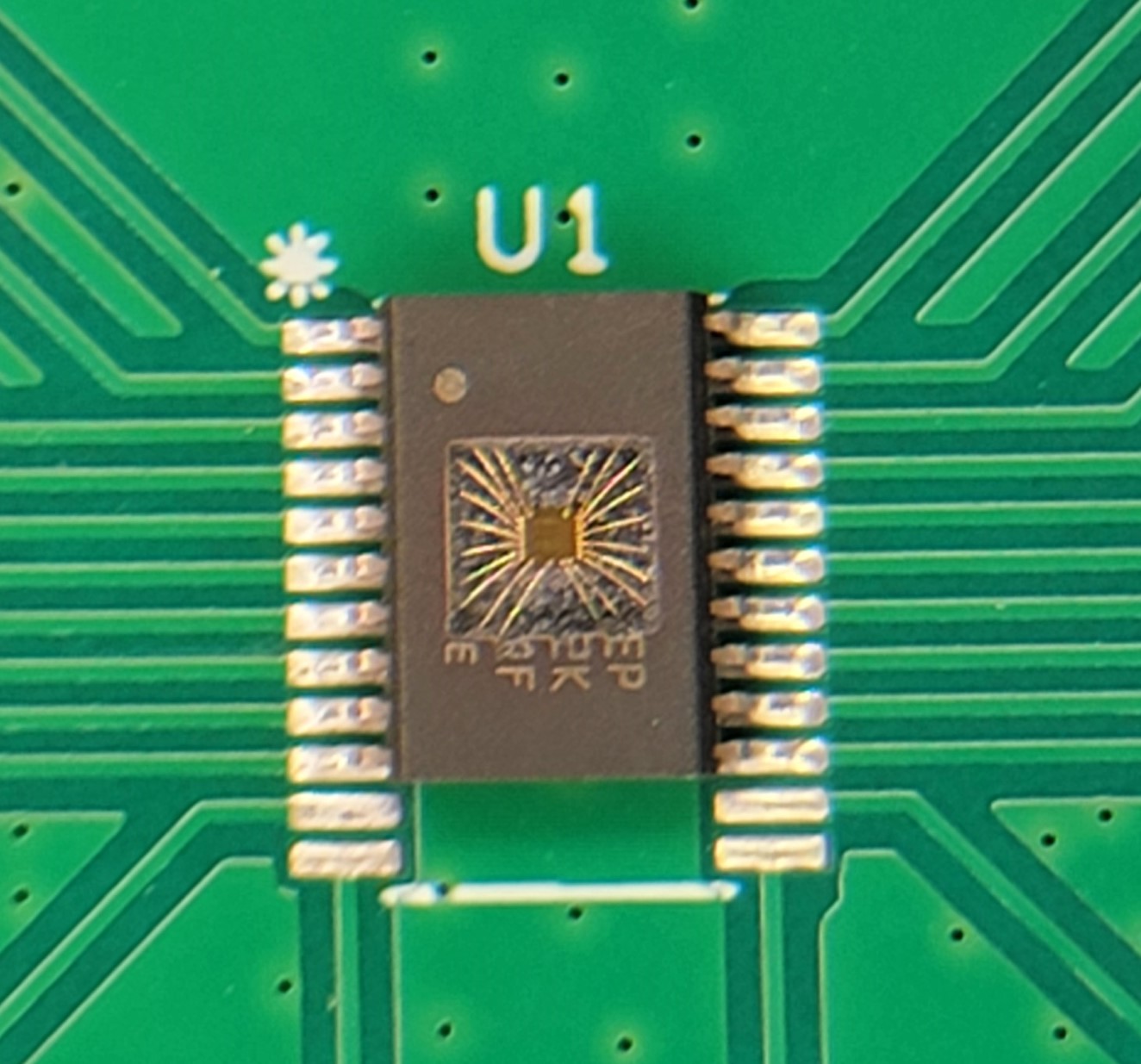  Photo of SN54SC8T541-SEP Package Decapped