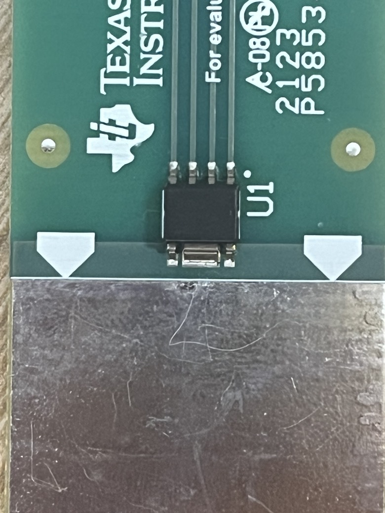  測試 PCB 上安裝的 ISOTMP35