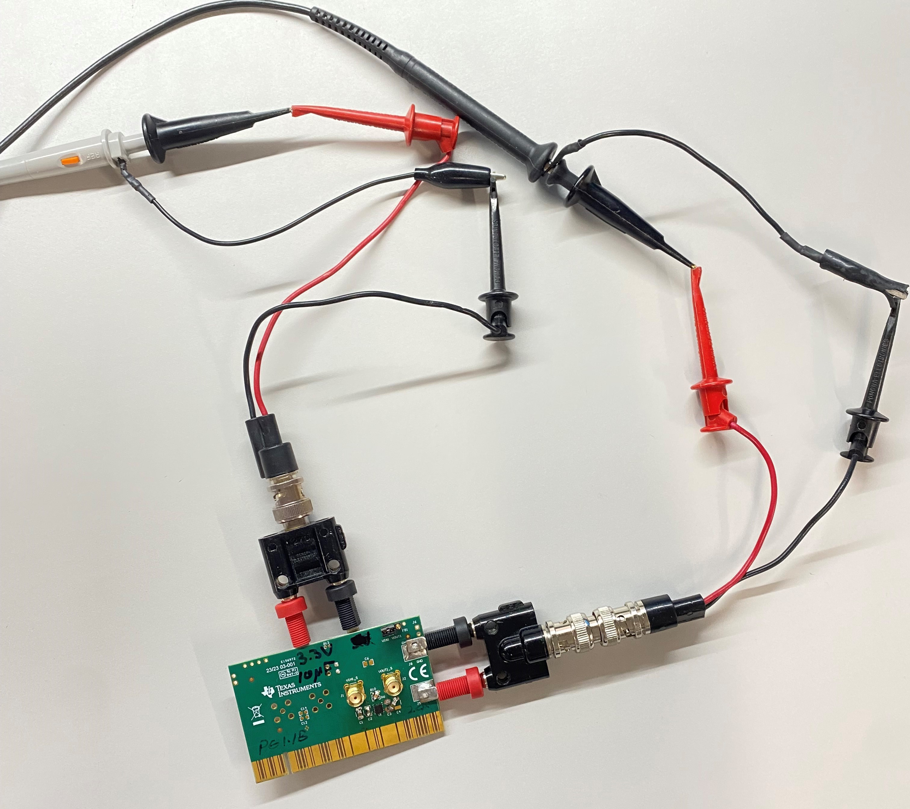  TLV773 上采用鱷魚接地夾設置的探頭