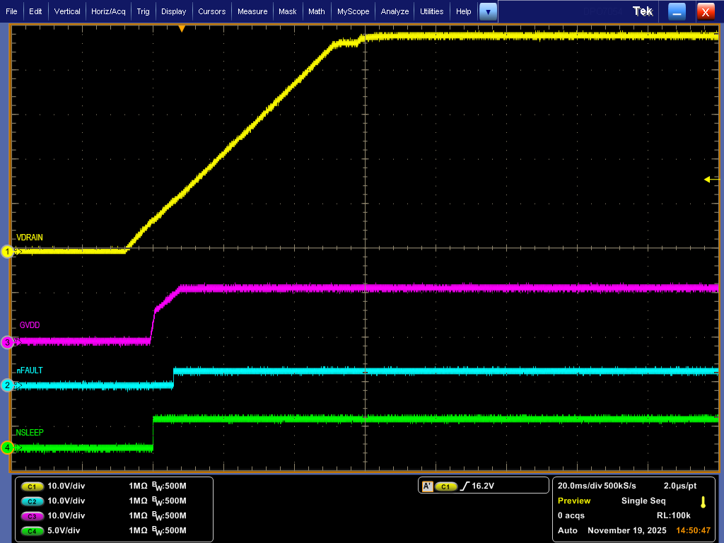 DRV8363-Q1 器件上電
