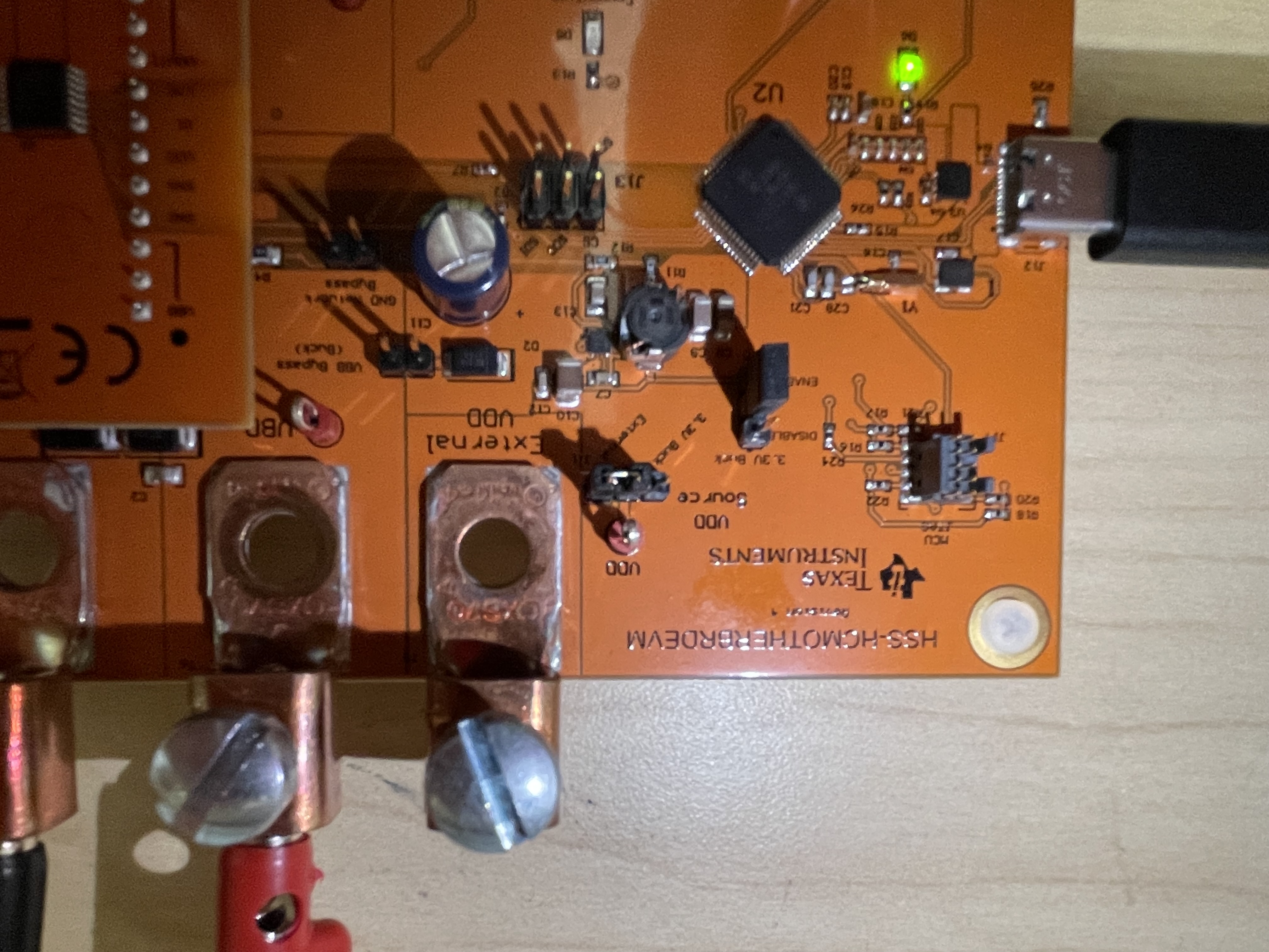 TPS2HCS10-Q1 已針對外部 VDD 進行配置