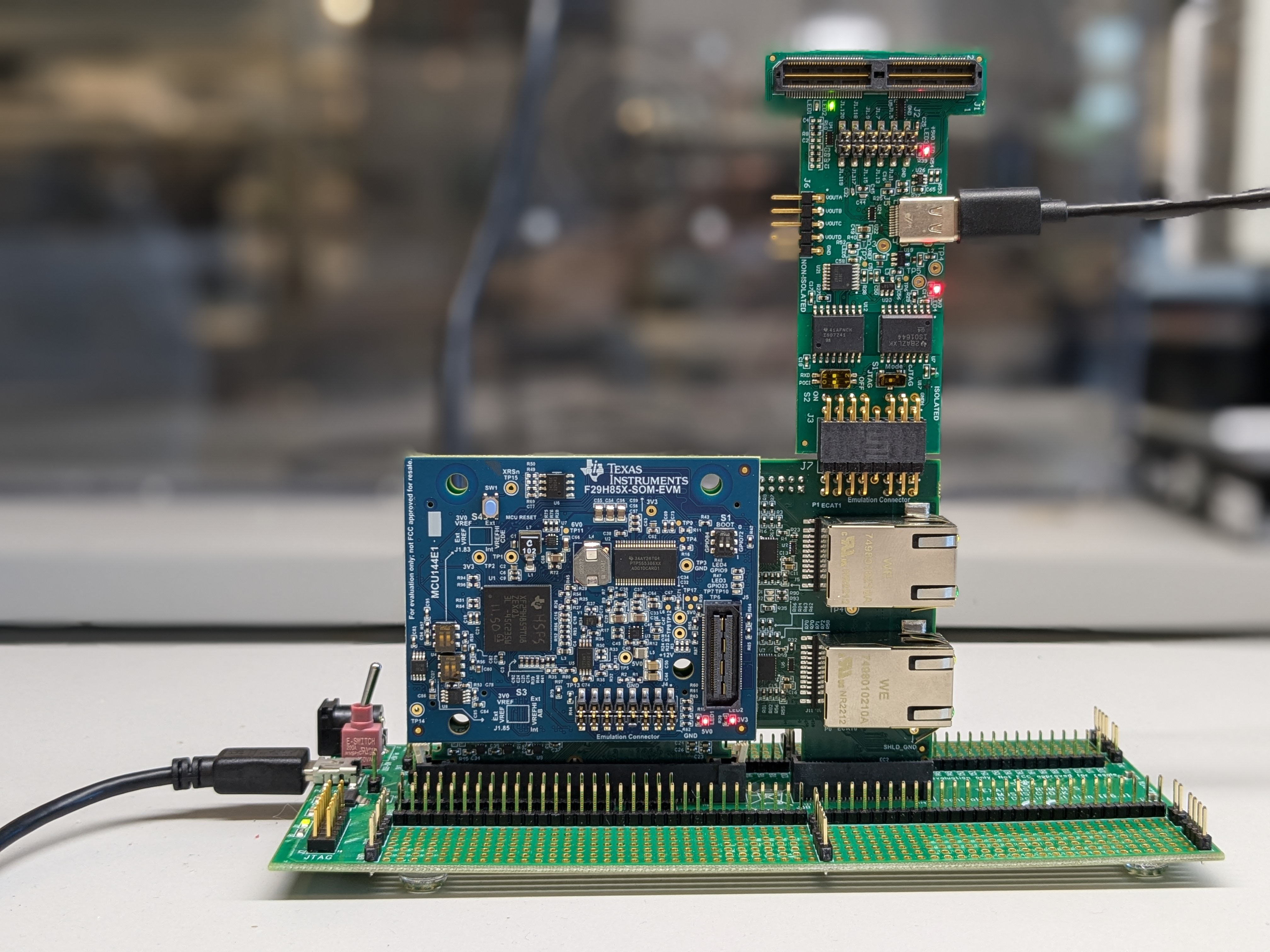 F29H85X-SOM-EVM 使用 HSEC180ADAPEVM 的 C2000 controlCARD 兼容性配置