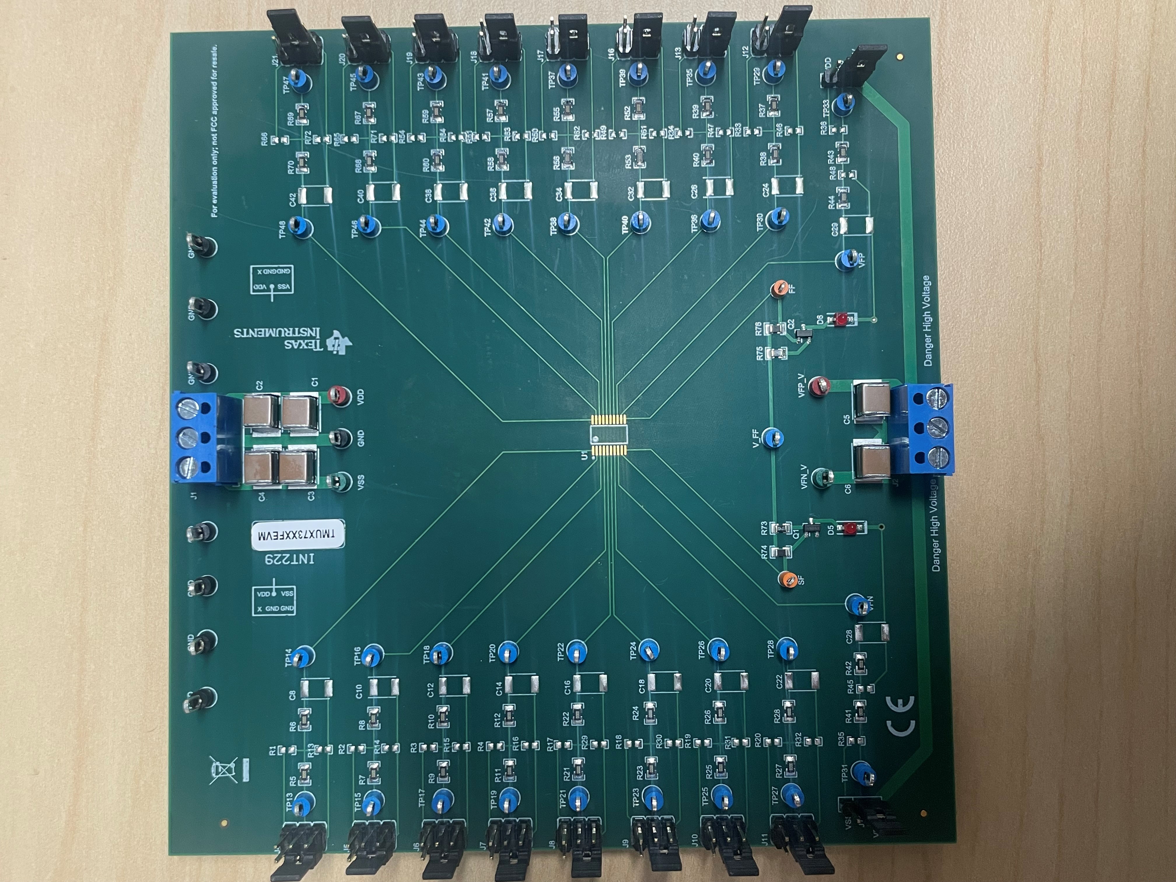 TMUX7348F TMUX7349F TMUX7309F TMUX7308F TMUX73XXF-EVM（正面）