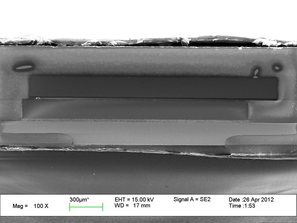  TI 的 BQ40Z50-R2 電池管理 IC 在單個封裝中采用了兩種硅技術。
